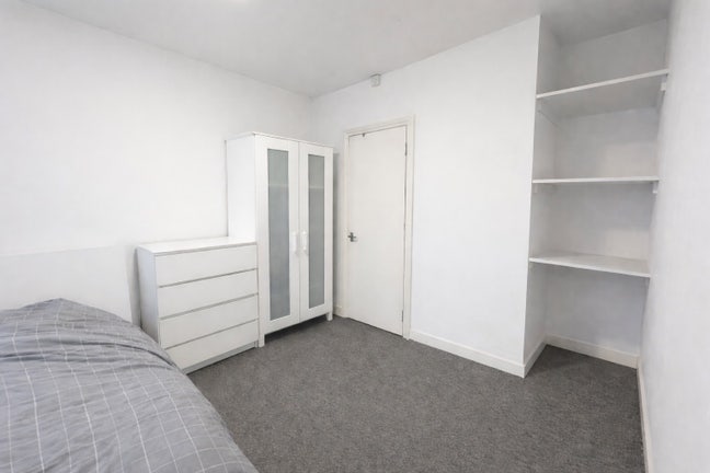 Single Ensuite Room Opposite Hospital Main Photo