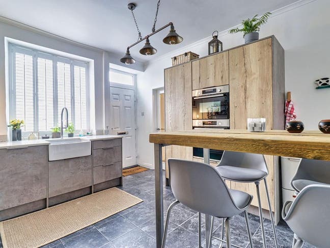 Double room to rent in Yeadon Main Photo