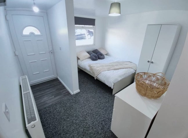 Fully furnished Room  Main Photo