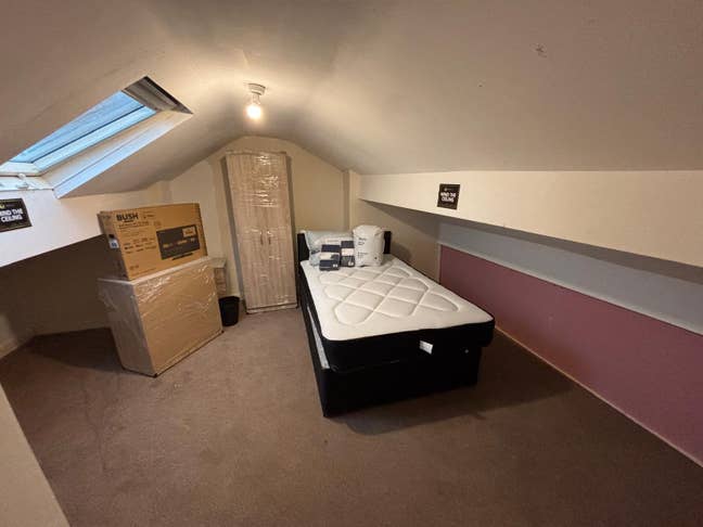 Fully Furnished Attic Room Smart TV –  Small Heath Main Photo