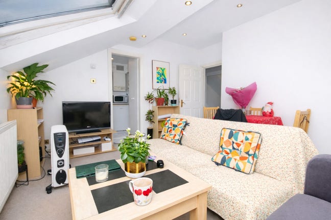 Well presented two bedroom flat  - South Hampstead Main Photo