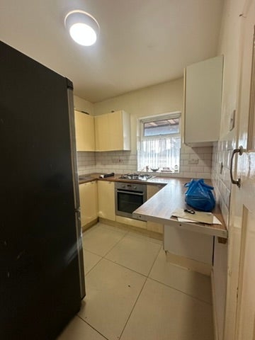 Bid 2 bedroom Flat with separate kitchen and WC Main Photo