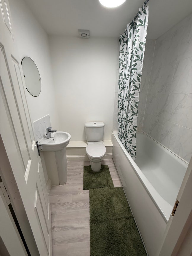 Double en-suits in heart of Roehampton  Main Photo