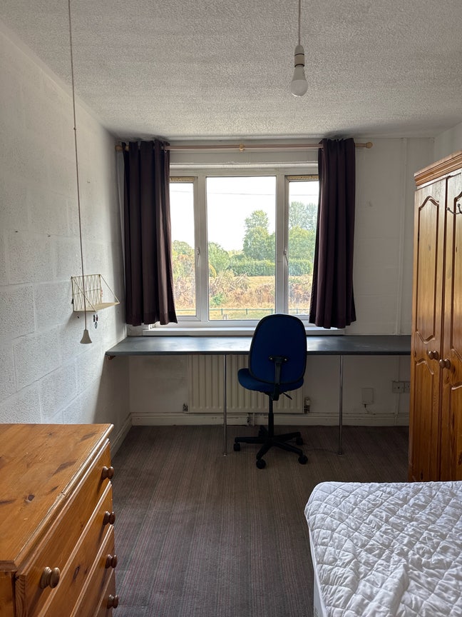 Fully Furnished Room Near UOB | Bills included  Main Photo