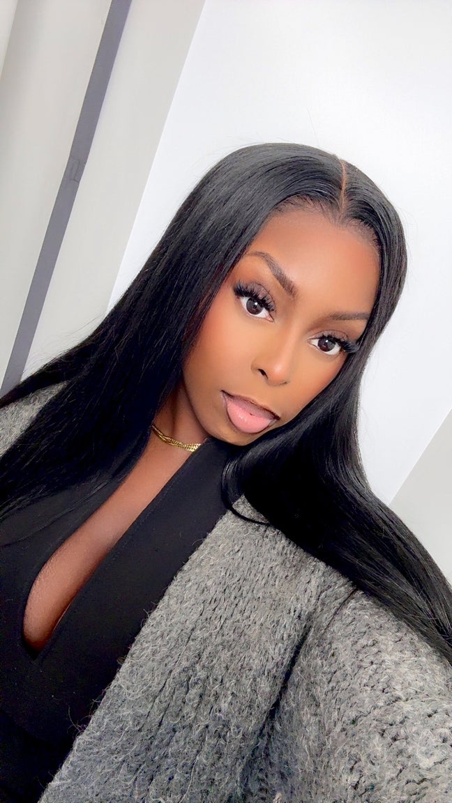 32 year old looking for a double room or one bed. Main Photo