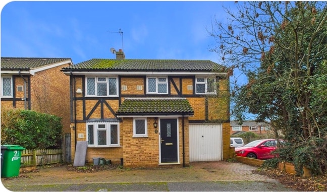 Close to Heathrow, ample parking detached house Main Photo