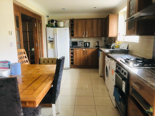 Single box room for rent in Kingston  Main Photo