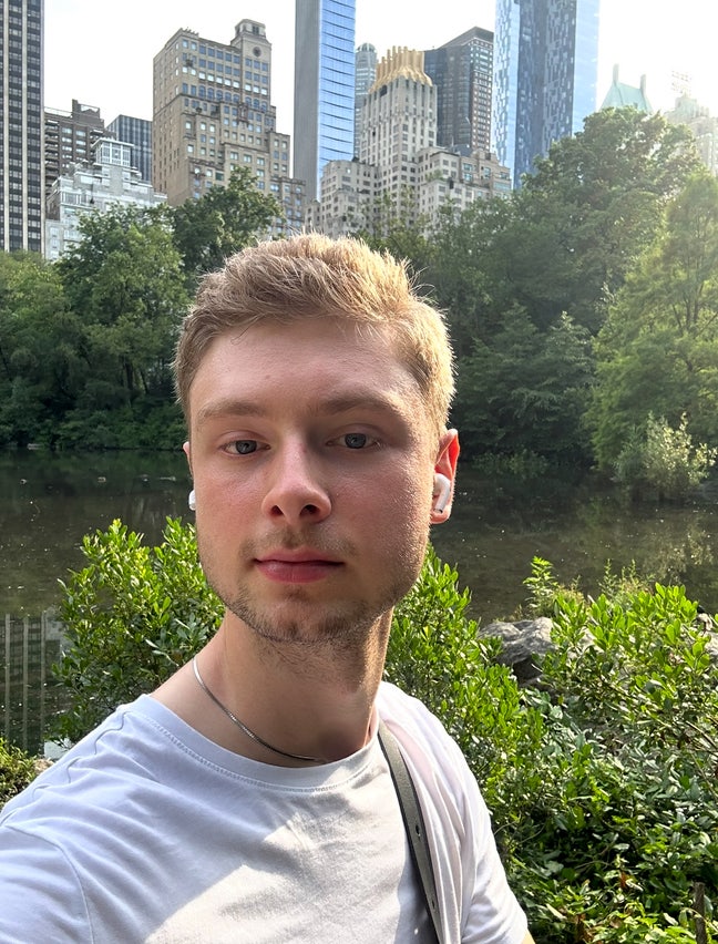 Looking to share a flat  Main Photo