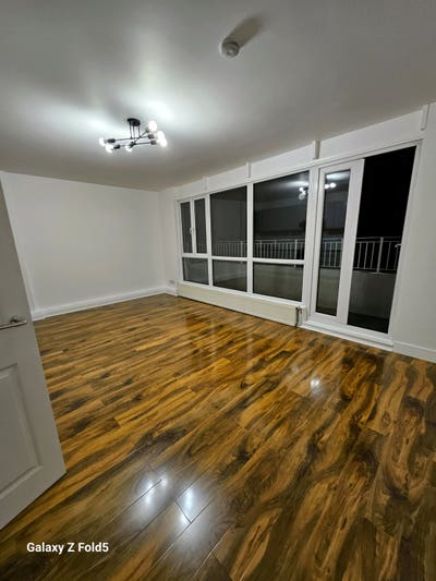 &pound;2995 - 3 Bedroom Flat in Hadley Wood -next to the Main Photo