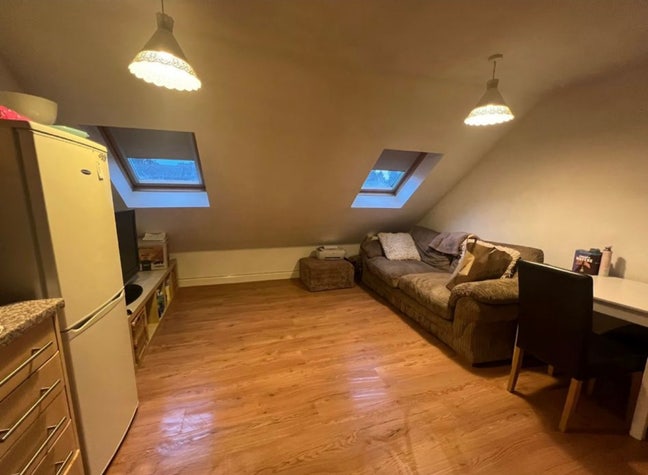 Double ensuite bedroom - Hitchin Station Main Photo