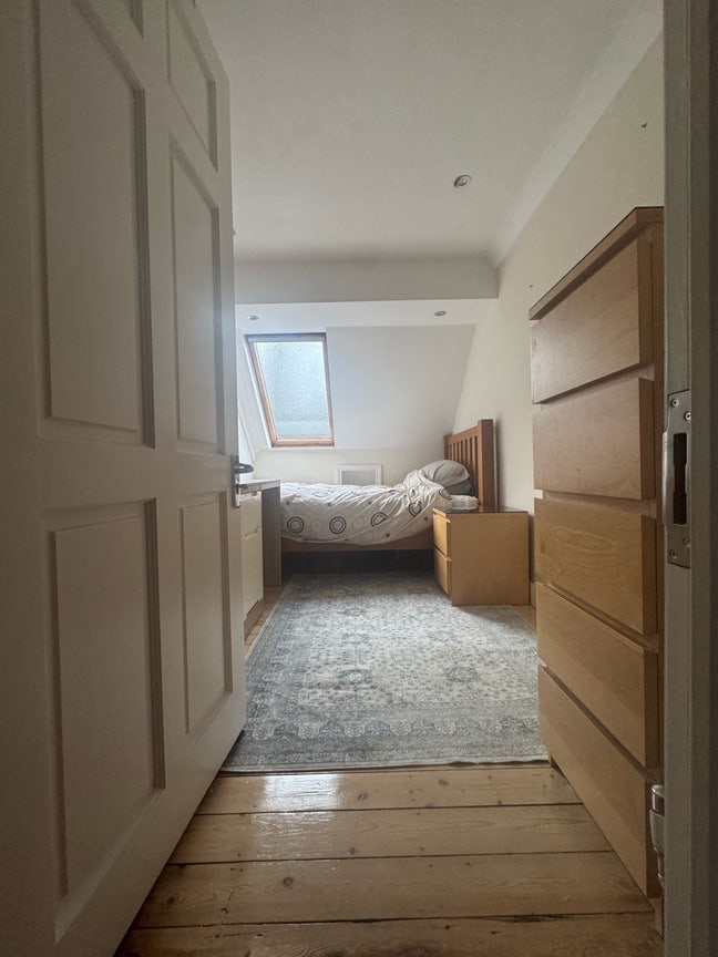 Spacious single room in Popular Noakbridge  Main Photo