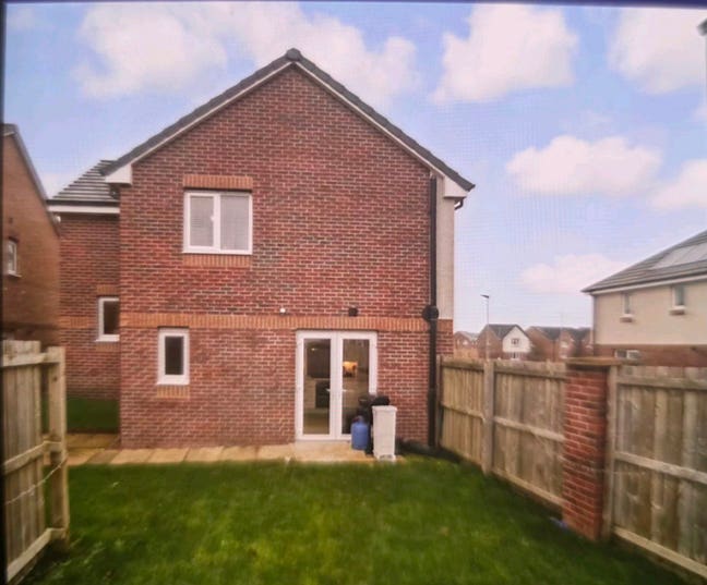 4 bedroom furnished house in Darnley  Main Photo
