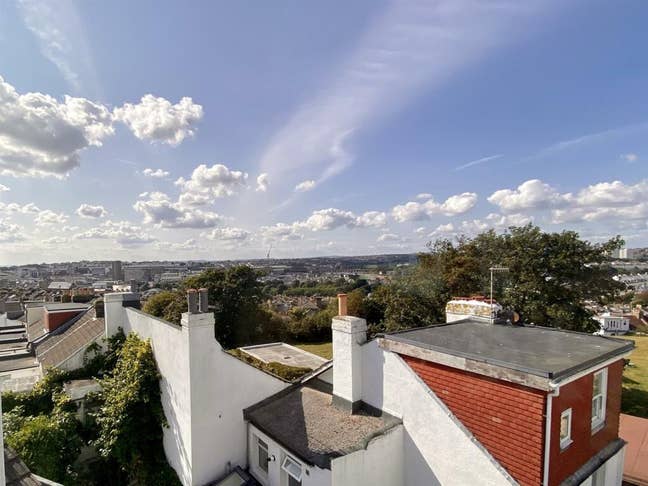 Super, central Brighton home with fantastic views Main Photo