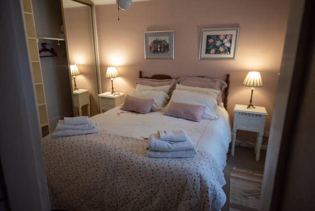 Twin Room Available Mon to Fri Main Photo