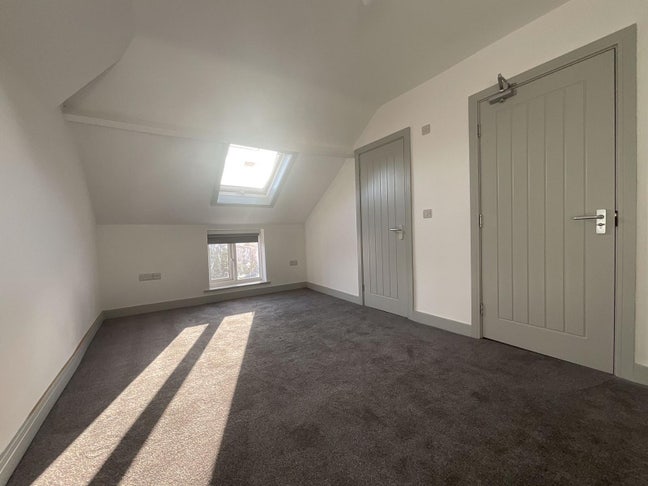 Ensuite Room – Central Location – View Now!! Main Photo