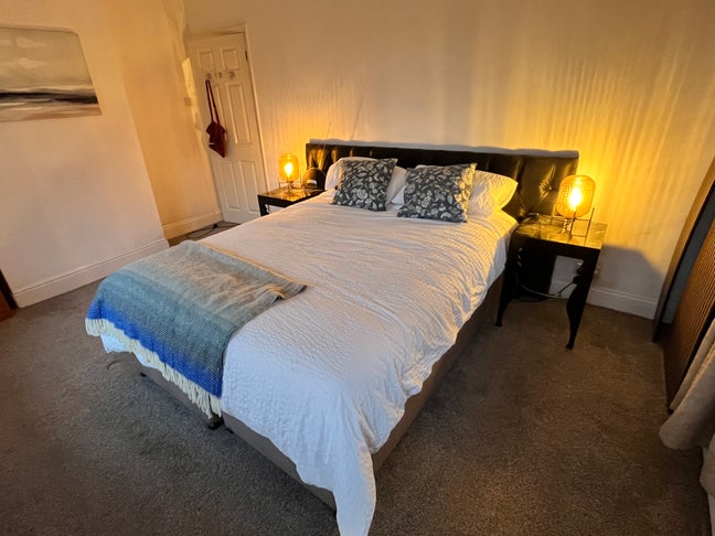 Large double room Main Photo