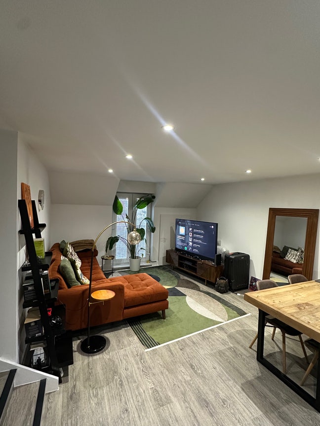 Modern Double Room with Bathroom (Bills included) Main Photo