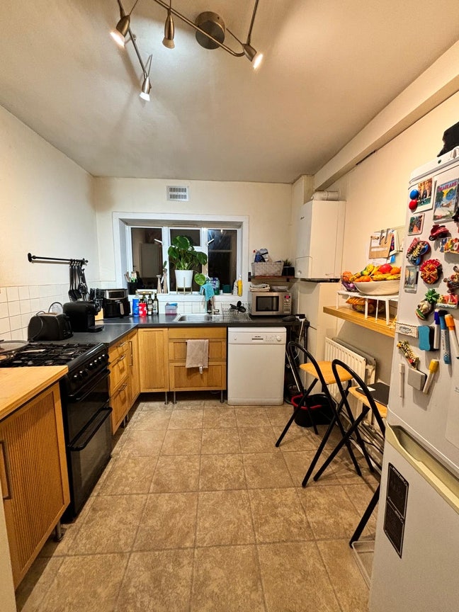 Lovely double room in a shared flat in Wimbledon Main Photo