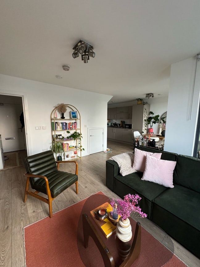 Short Term - Double Bedroom - Modern - En suite Main Photo