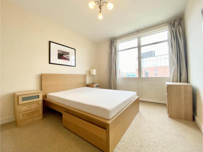 Double Room + Own Bathroom | Spacious Flat Main Photo