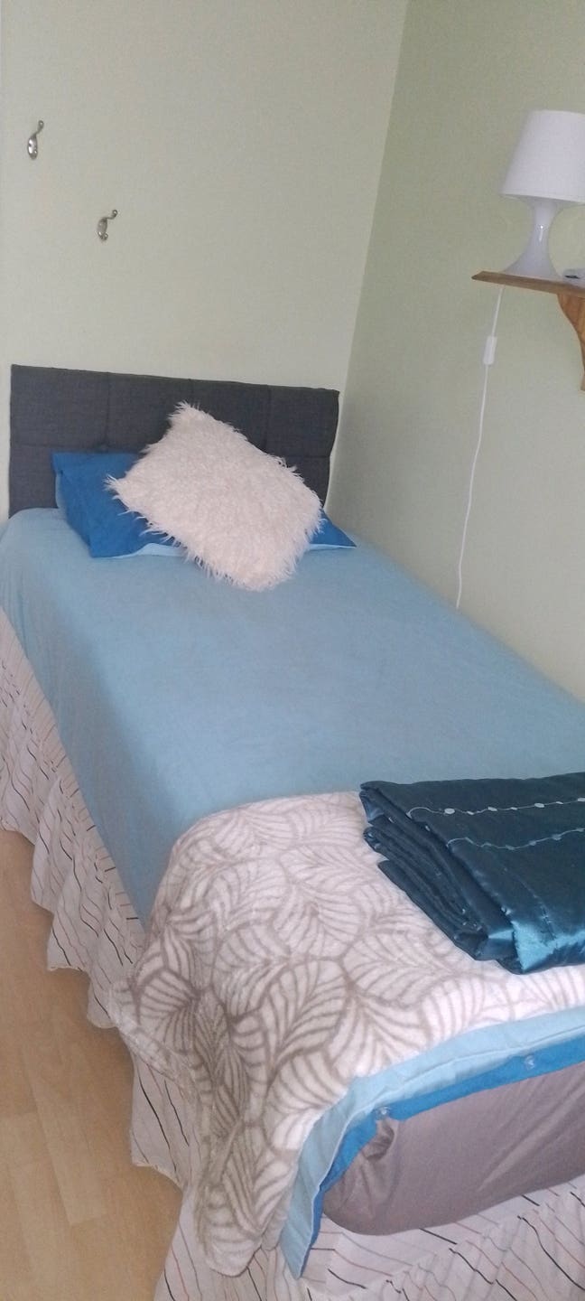 Bedroom and sitting room fully furnished  Main Photo