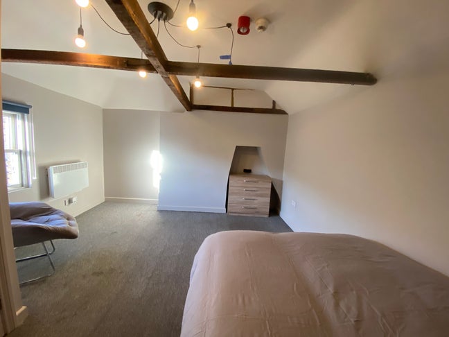 London road, large, light, modern ,refurbished  Main Photo