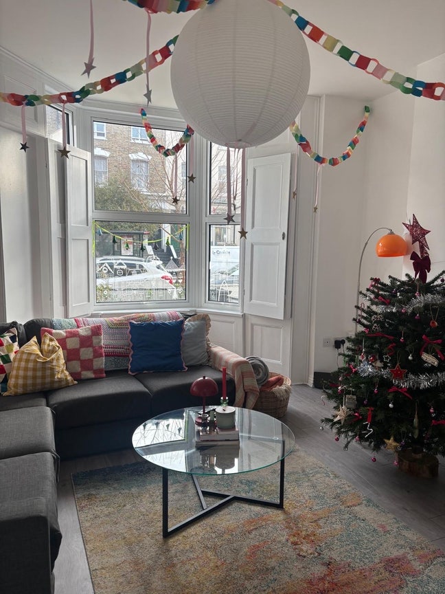 Room to let in Hackney for 6 months :)  Main Photo