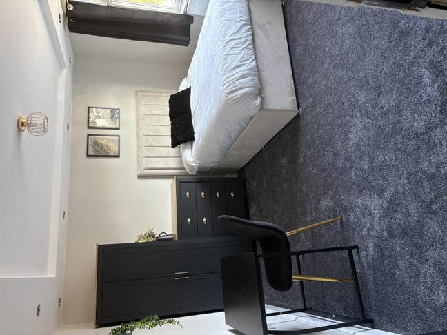 Super large en-suite room, close to Heathrow. Main Photo