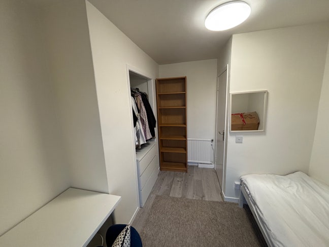 Single room available to move in  Main Photo