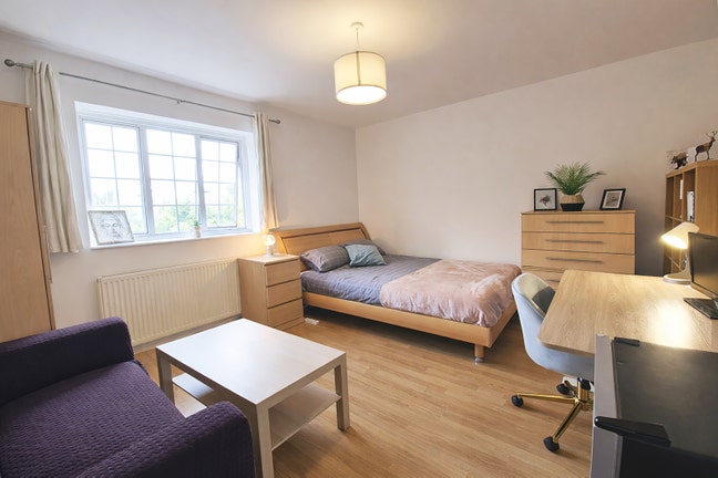 Huge Double in a social house w. lounge & Garden Main Photo