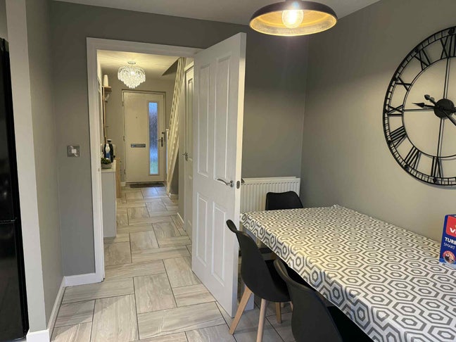 🌟 Fully Furnished Double Rooms + Parking & Garden Main Photo