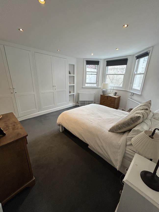 Spacious en-suite bedroom, in lovely neighbourhood Main Photo