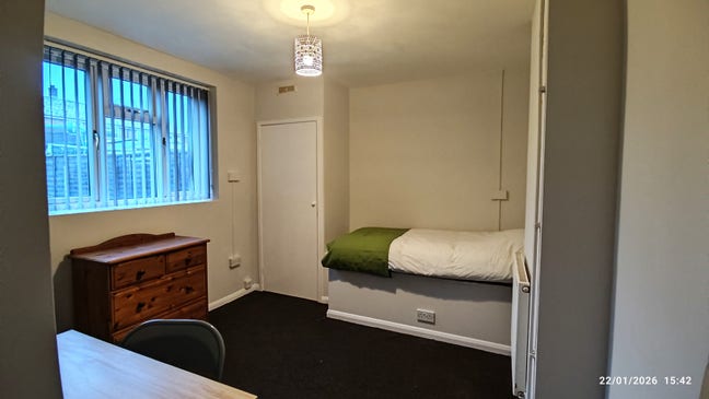 Single Room in Merstham House Share Main Photo