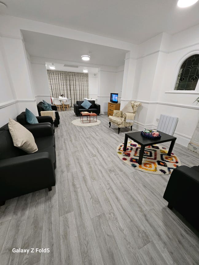 Serviced Premium Ensuite Room – Bills Included  Main Photo