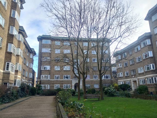 Large double in gorgeous building, easy commute Main Photo