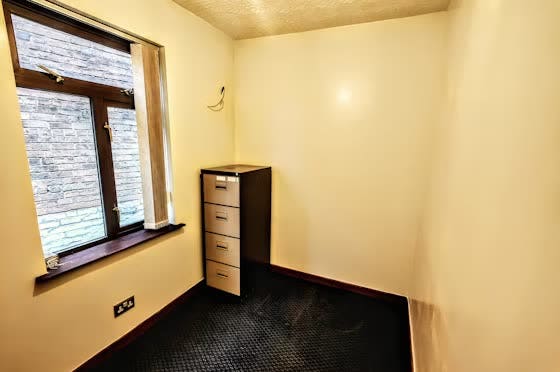 1 Single Bedroom Available Main Photo