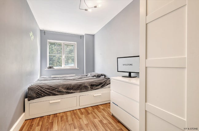 2 Bedroom Flat Near Canning Town Station Main Photo