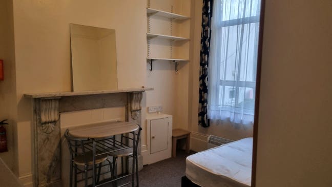 Single Room to Let in West Hampstead  Main Photo