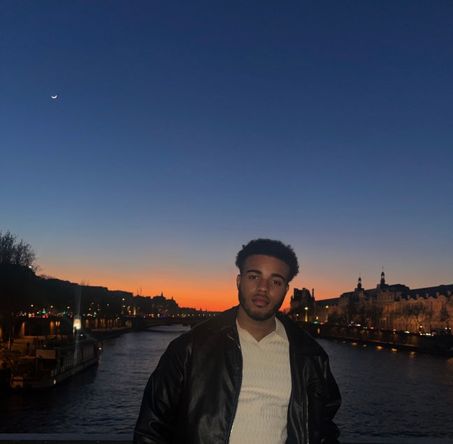 Professional Male seeks a double room Main Photo