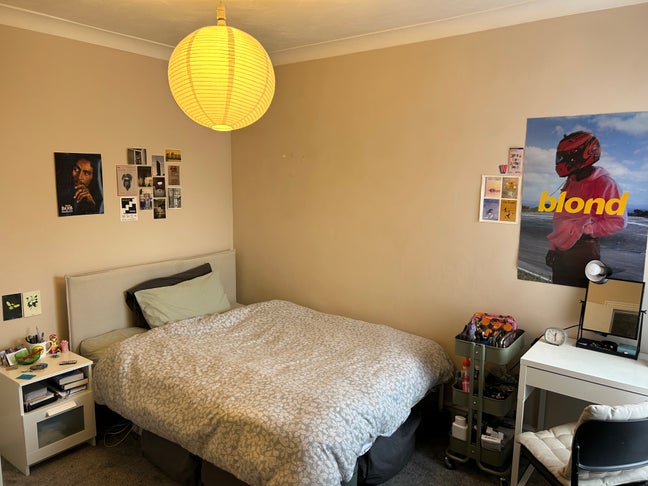 1 Bedroom - Newly Remodelled House (Students Only) Main Photo