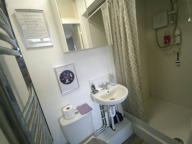 Uwe Students Looking 4 Comfort & Convenience. Main Photo