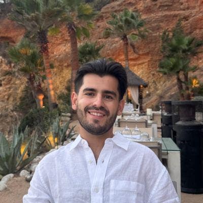 Young professional looking for a property in ... Main Photo