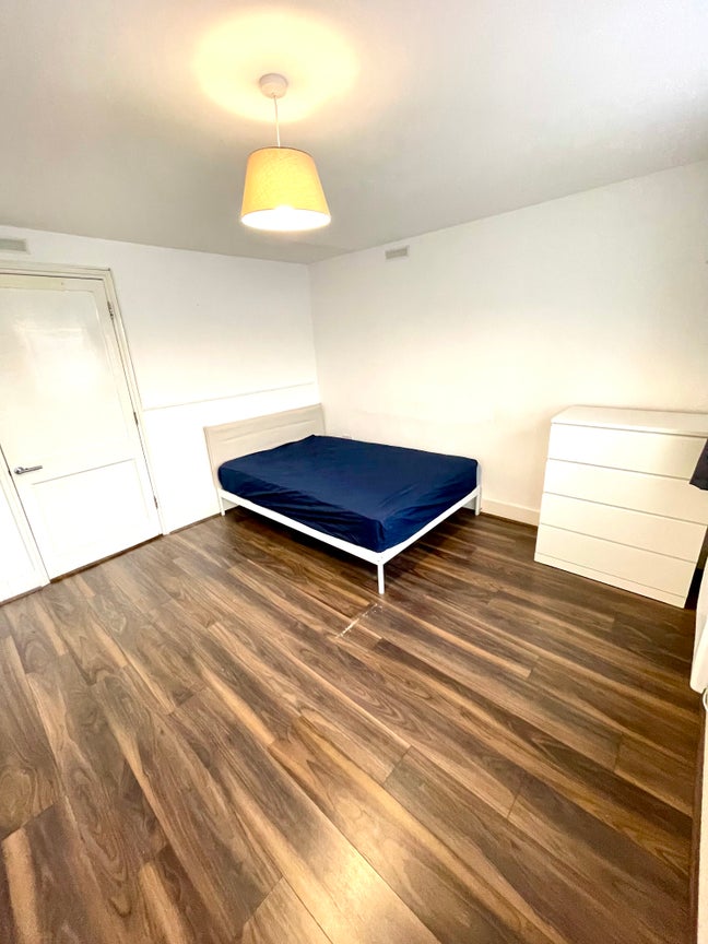 Massive Double Room For Couple In Prime Location  Main Photo