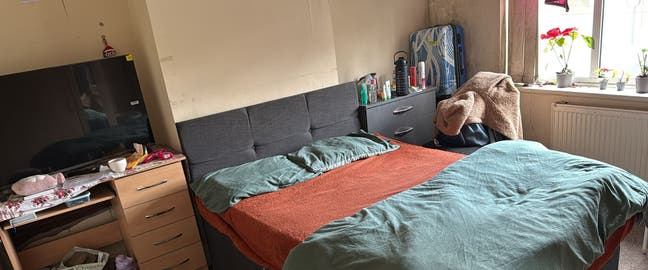 Room available immediately, Main Photo