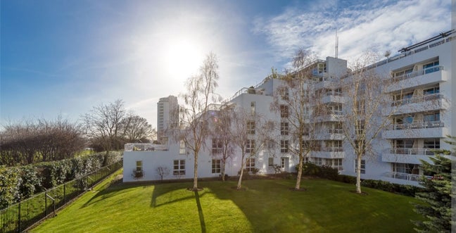 Royal Docks Double room available! Main Photo