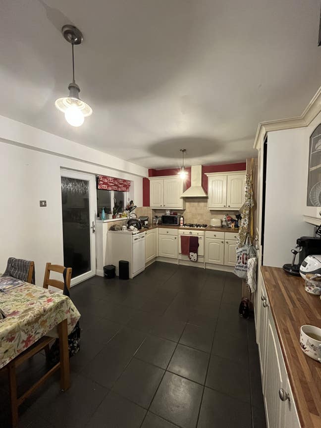 Lovely Two-Bed Pentwyn House by A48 Main Photo