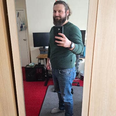 Looking for room or house mate Main Photo