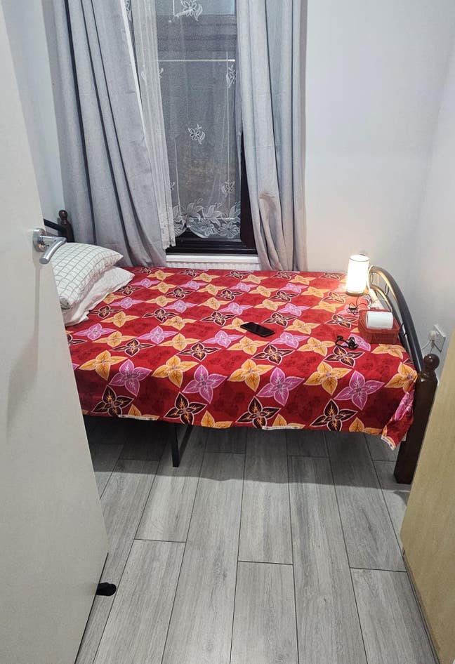 Double Room to Let – Lichfield Road, London E6 3LG Main Photo