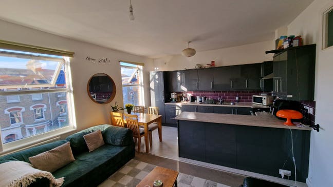 Double room in sunny finsbury park flat  Main Photo