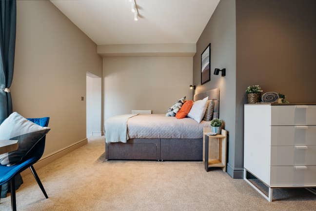 ** NEW En Suite Room -Town Centre No Bills To Pay! Main Photo